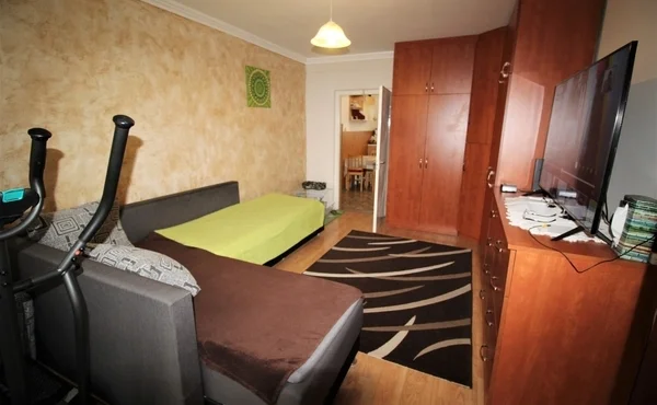 Ferenc körúton 1. emeleti, 2 szobás, 51 nm-es, jó állapotú lakás eladó!